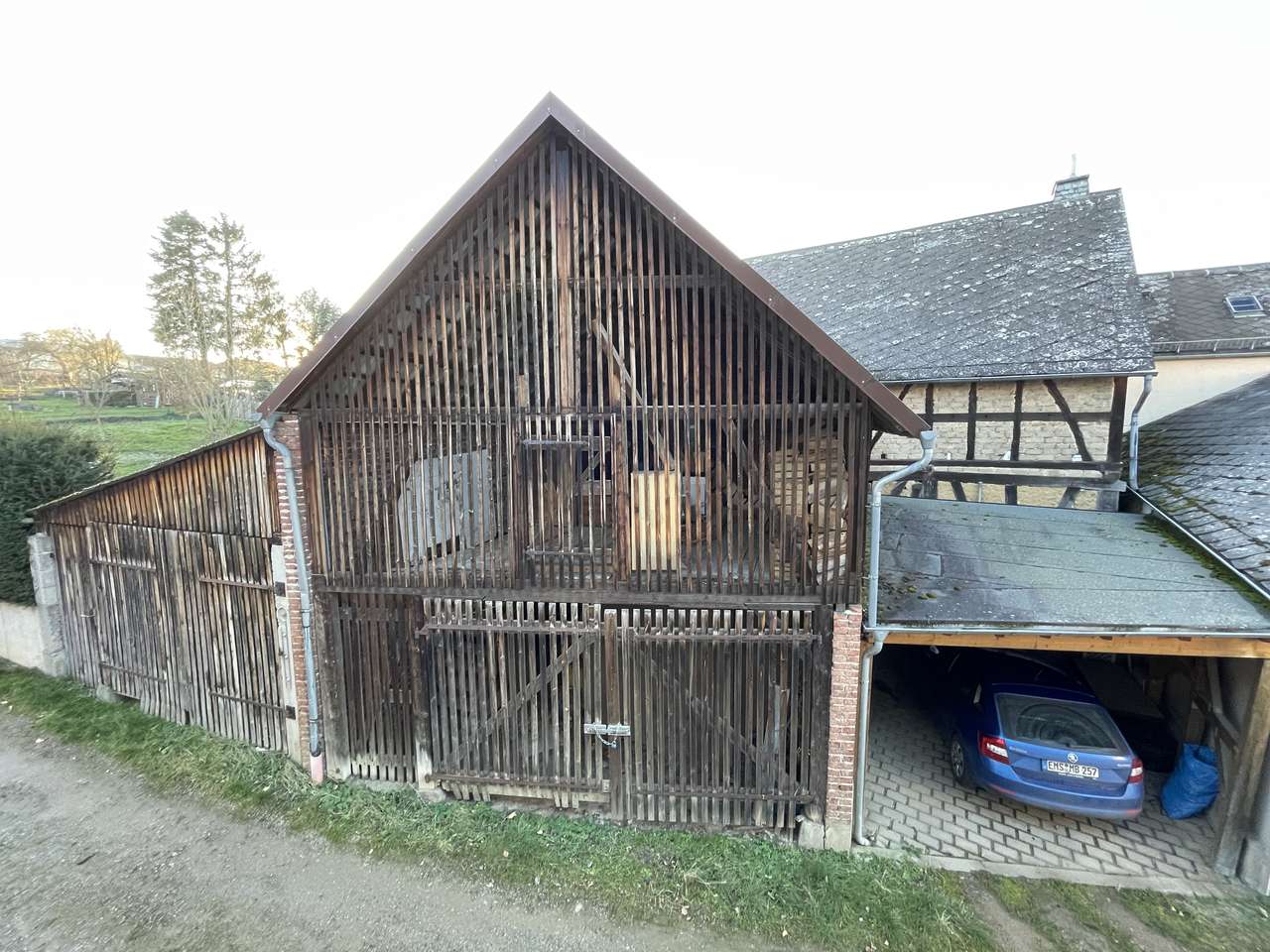 Bild Scheune mit Carport_von o